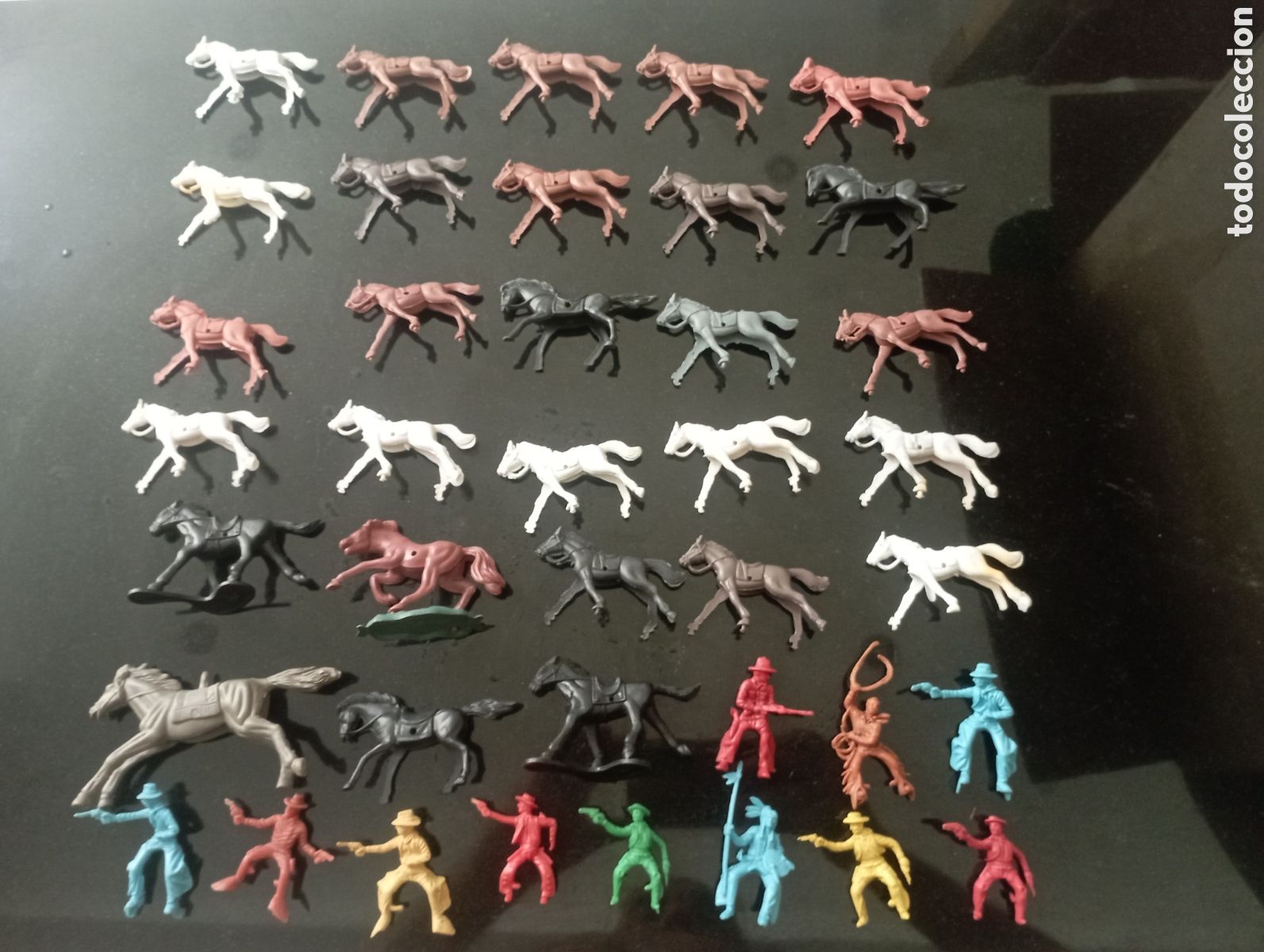 Figuras de goma y PVC: Lote de unas 400 figuras de pl&aacute;stico de 5cm a 8 cm buzos, cow boys, soldados, medievales..etc