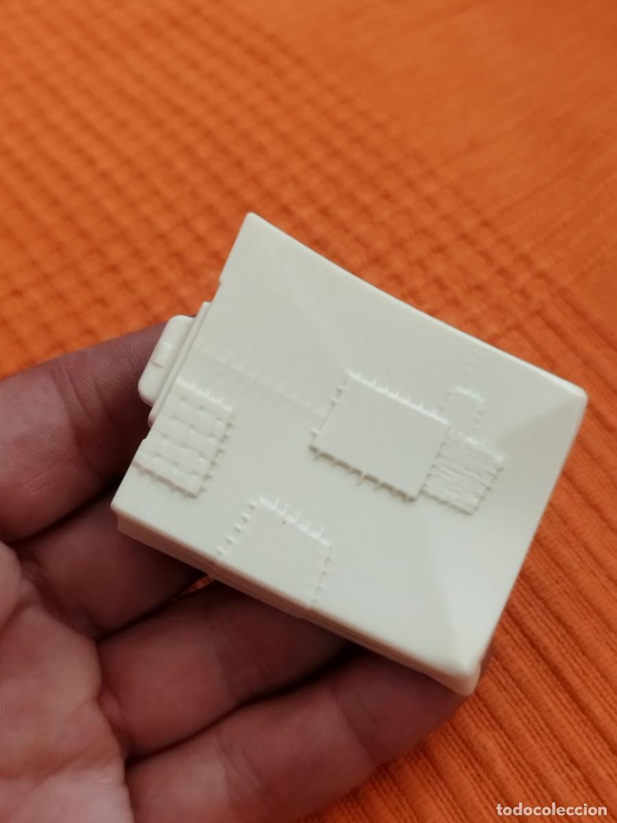 Figuras de goma y PVC: Pieza de juguete, simula cosidos, parches. A identificar.
