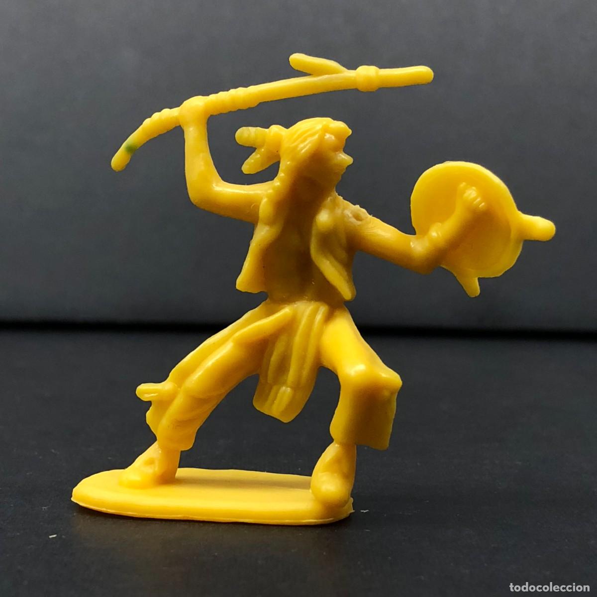 Figuras de goma y PVC: FIGURA DE PVC - GUERRERO INDIO CON LANZA Y ESCUDO - FIGURAS DEL OESTE - 5,5 X 6 CM / 90