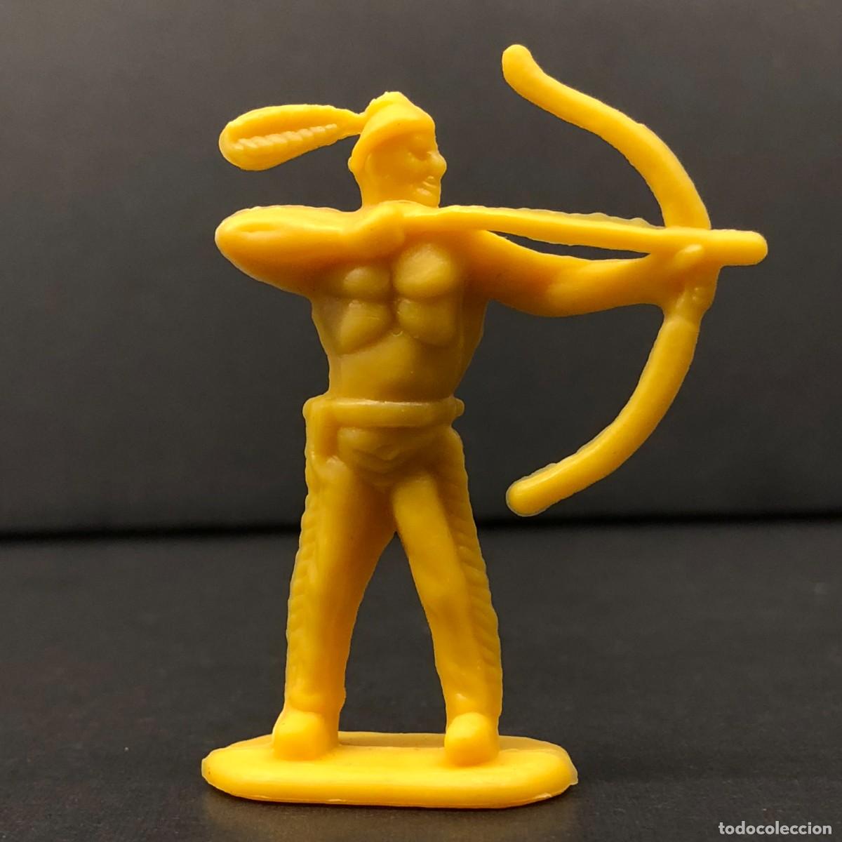 Figuras de goma y PVC: FIGURA DE PVC - INDIO CON ARCO DE FELCHAS - FIGURAS DEL OESTE - 6 X 4 CM / 94