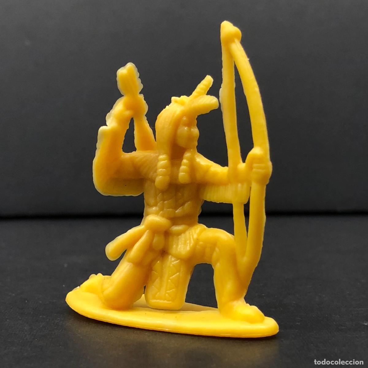 Figuras de goma y PVC: FIGURA DE PVC - INDIO CON ARCO DE FELCHAS - FIGURAS DEL OESTE - 5 X 4,5 CM / 95