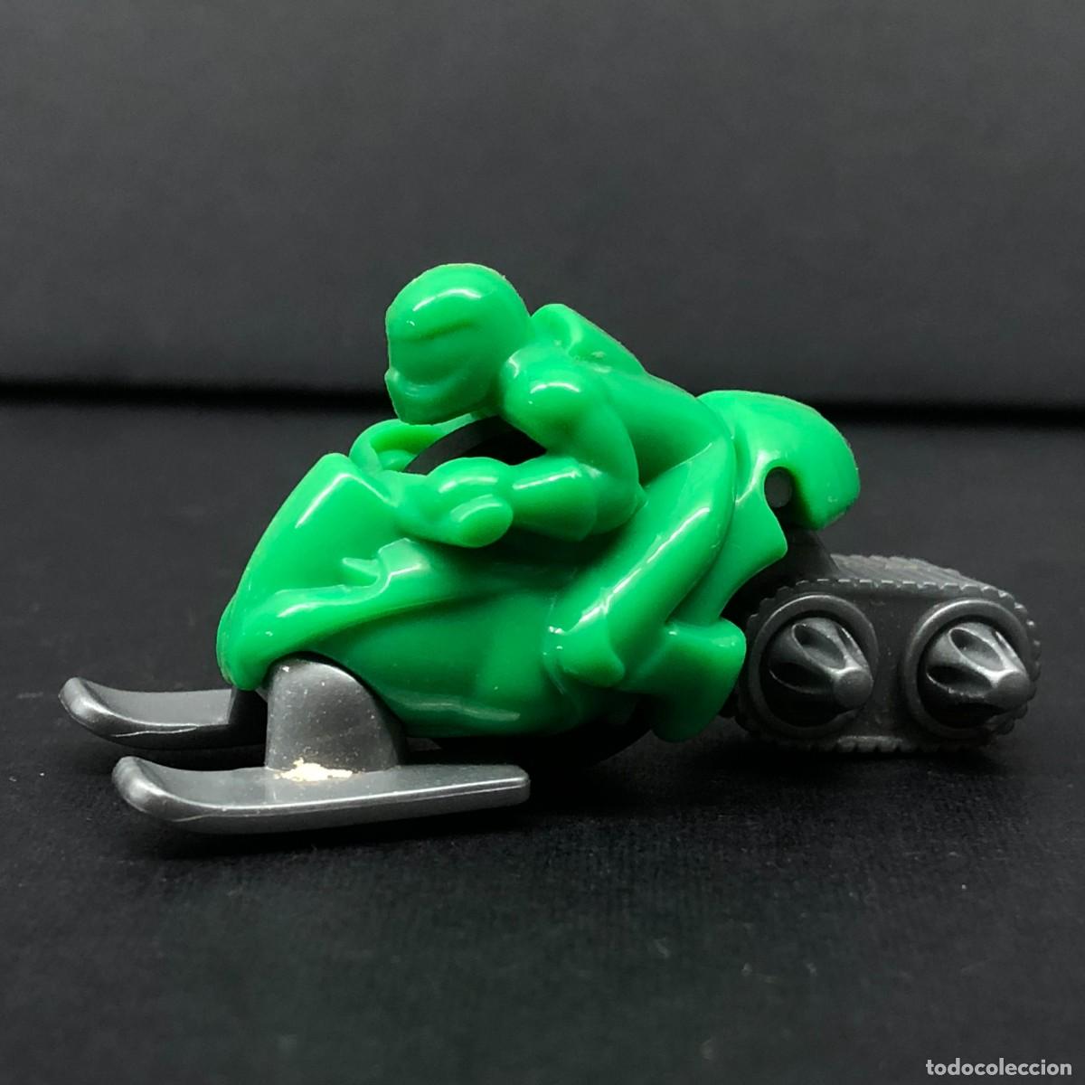 Figuras de goma y PVC: FIGURA DE PVC - MOTONIEVE CON PILOTO VERDE - FS107 - 5 X 2 CM / 96