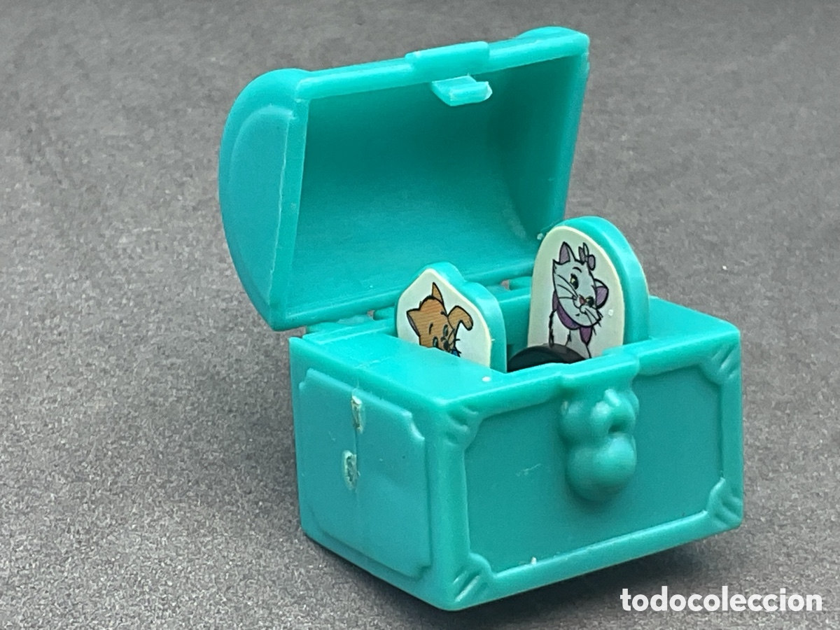 Figuras de goma y PVC: Figurita en Pl&aacute;stico de Minicofre de los Aristogatos ( Disney) 25MM