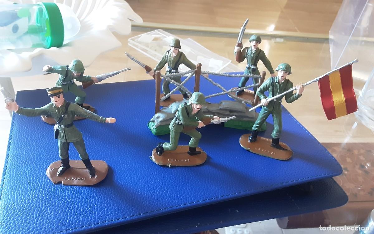 Gummi- und PVC-Figuren: Soldados del mundo comansi