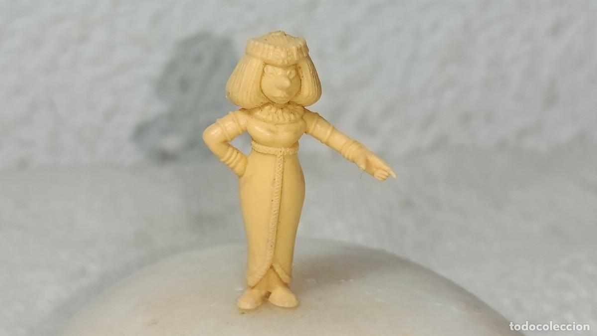 Figuras de goma y PVC: DUNKIN : ANTIGUA FIGURA ASTERIX Y OBELIX - CLEOPATRA - DARGAUD A&Ntilde;OS 70