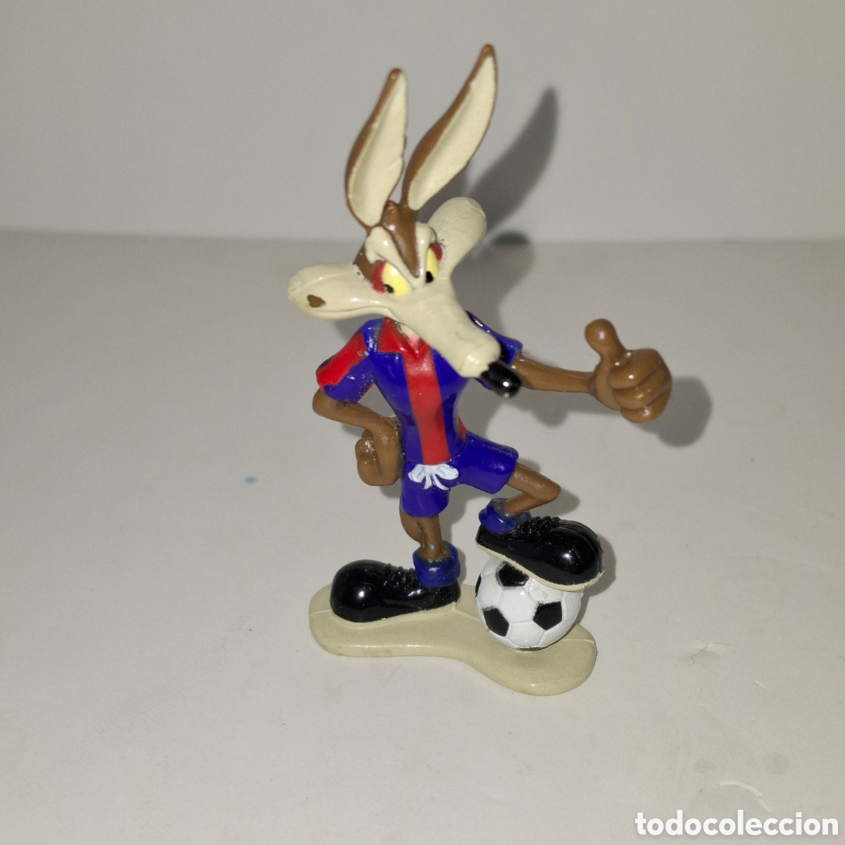 Figuras de goma y PVC: COYOTE FIGURA DE PVC A&Ntilde;OS 90 STAR TOYS LOONEY TUNES FUTBOL CLUB BARCELONA