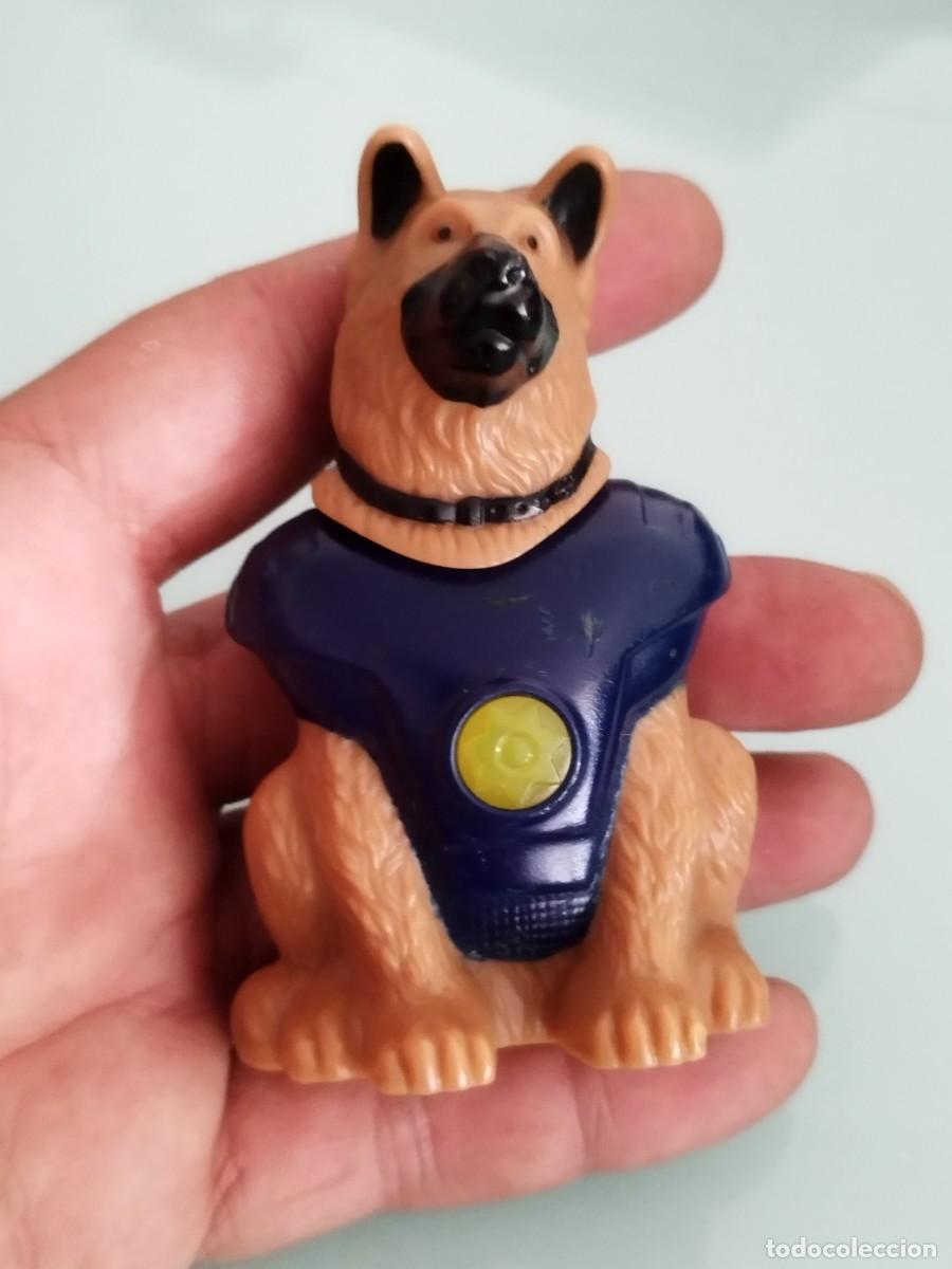 Figuras de goma y PVC: Pastor alem&aacute;n como perros y gatos Burger King 2010.