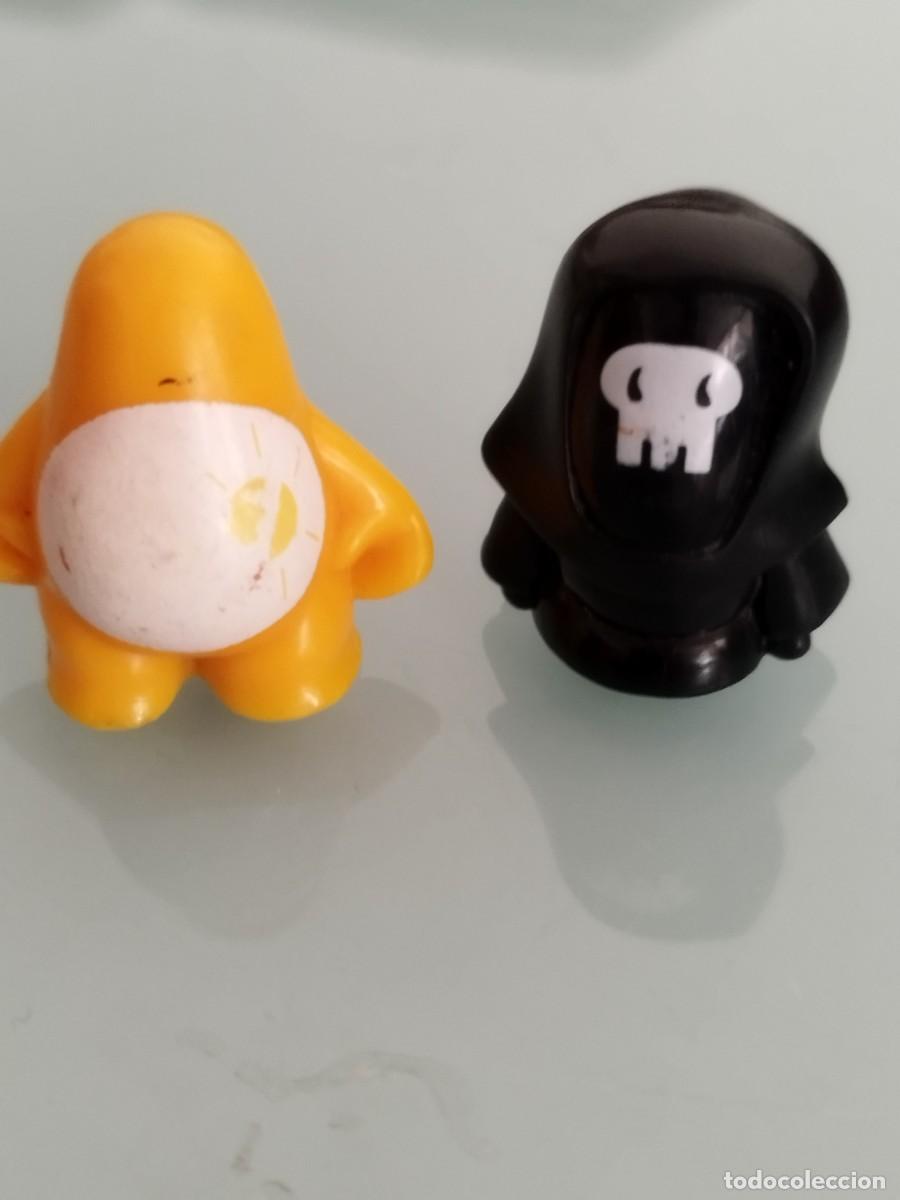 Figuras de goma y PVC: Dos Gogo's Crazy Bones. Ghost o fantasma, en variantes de color amarillo mostaza y negro.