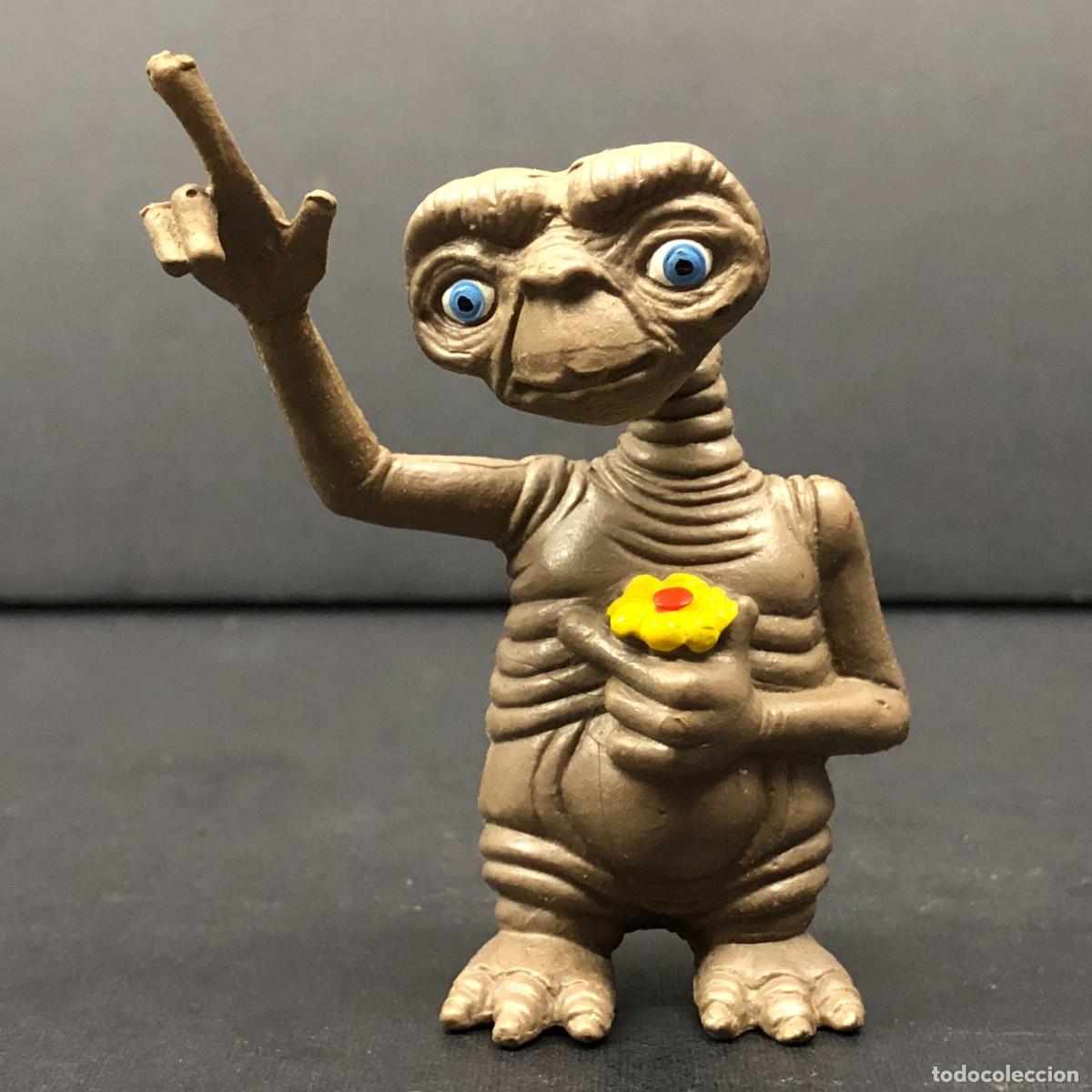 Figuras de goma y PVC: FIGURA DE PVC - E.T. EL EXTRATERRESTRE - DETALLE FLOR AMARILLA - 8 X 5,5 CM / 174