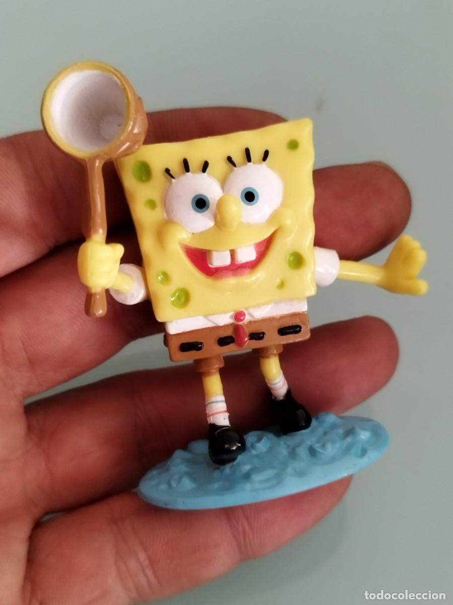 Figuras de goma y PVC: Figura de goma dura de Bob Esponja. Con cazamariposas. Viacom.