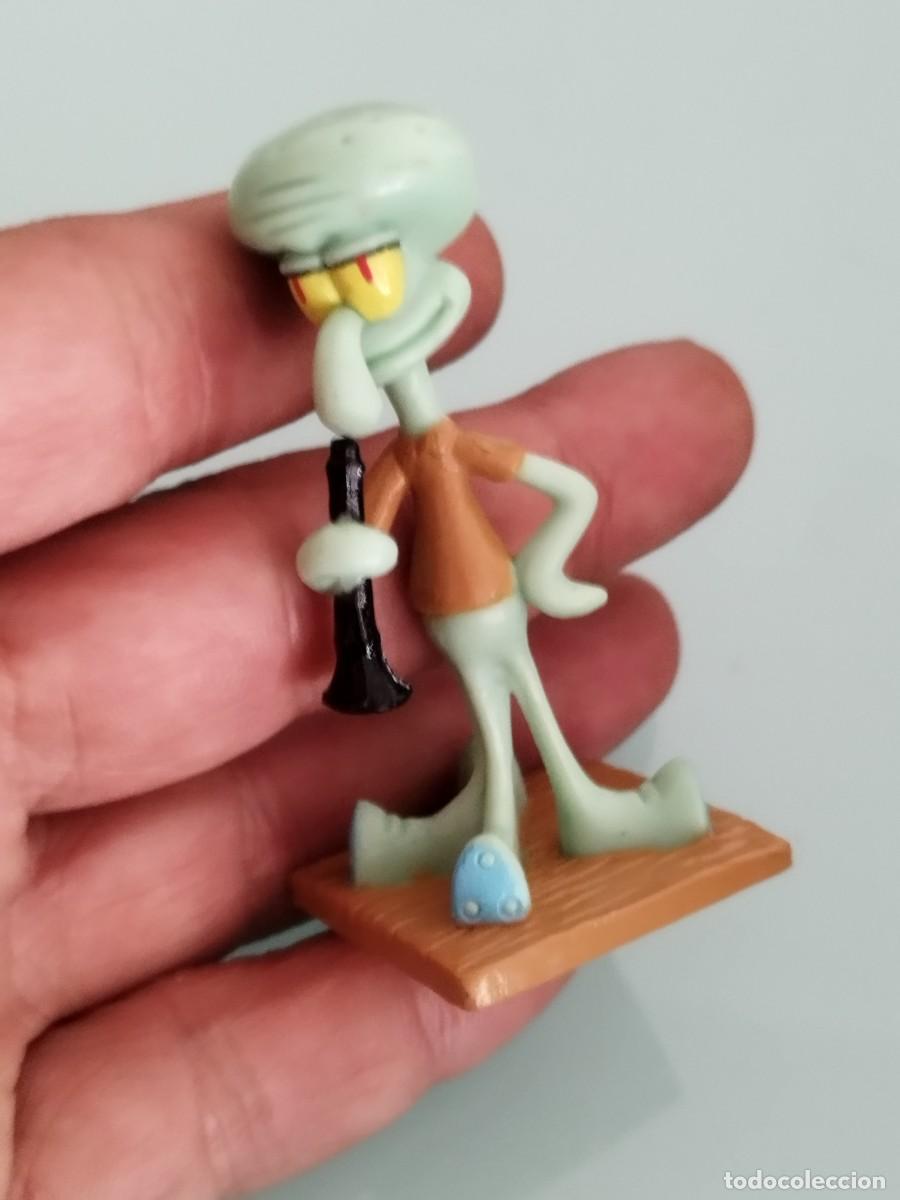 Figuras de goma y PVC: Figura de goma dura de Calamardo. Con con su clarinete. Viacom.