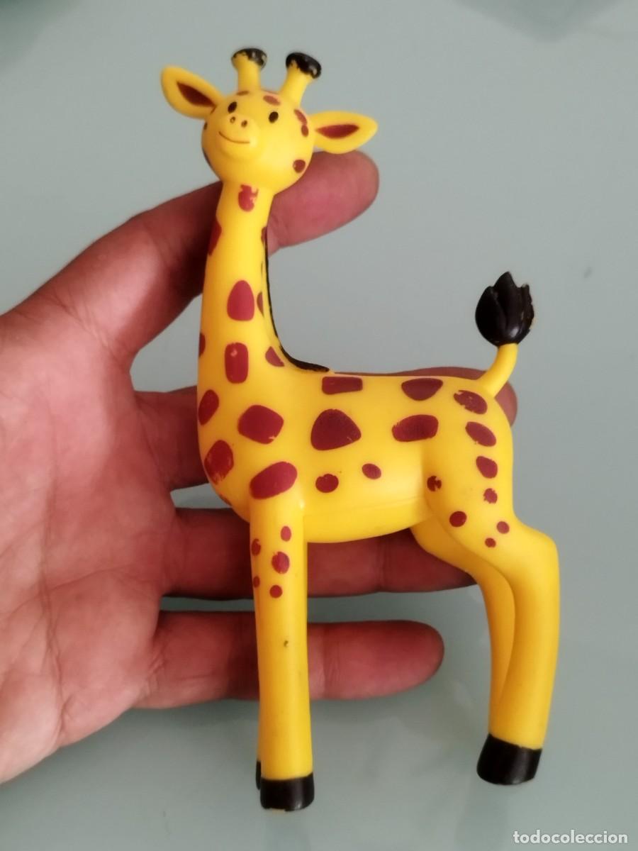 Figuras de goma y PVC: Figura de goma dura de una Jirafa de la colecci&oacute;n infantil Mis Animales del Zoo. RBA.