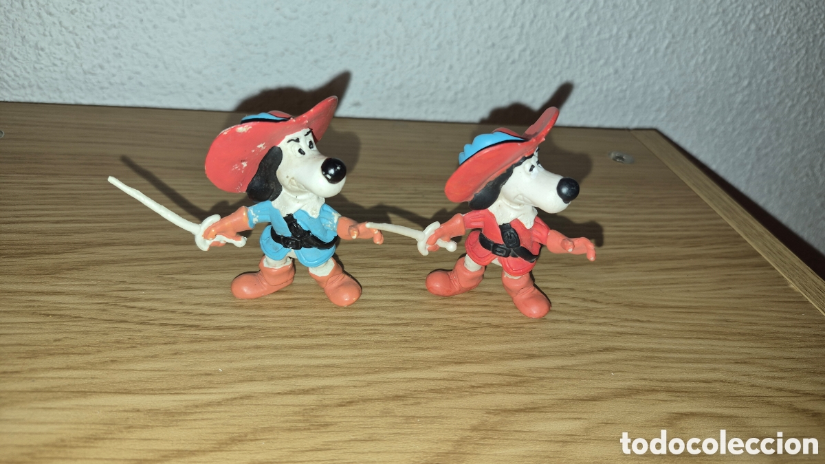 Figuras de goma y PVC: Figuras de Dartacan, l&iacute;der de los Mosqueperros . En azul y rojo. A&ntilde;os 80