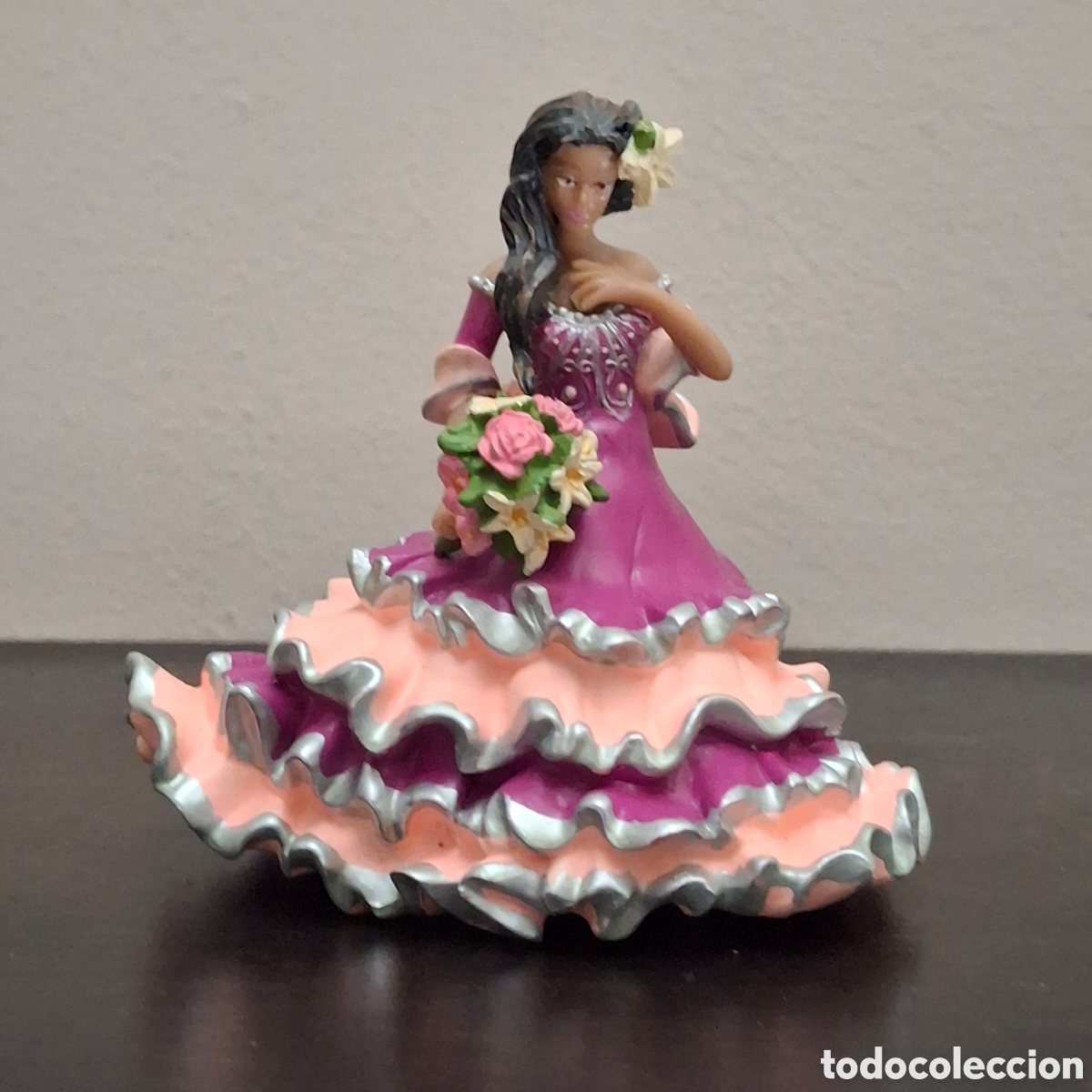 Figuras de goma y PVC: PAPO - MELISSA MUJER PRINCESA VESTIDO VOLANTES CON RAMO FLORES - FIGURA PVC - REF. 38811