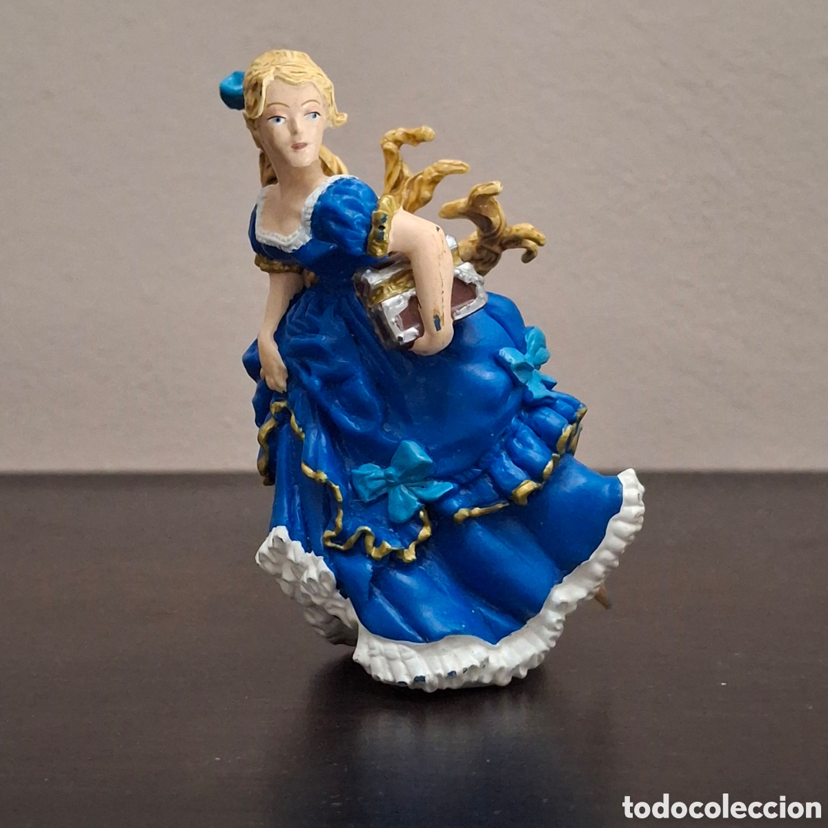 Figuras de goma y PVC: PAPO - MUJER PRINCESA CON COFRE PIRATA TESORO CORRIENDO - FIGURA PVC