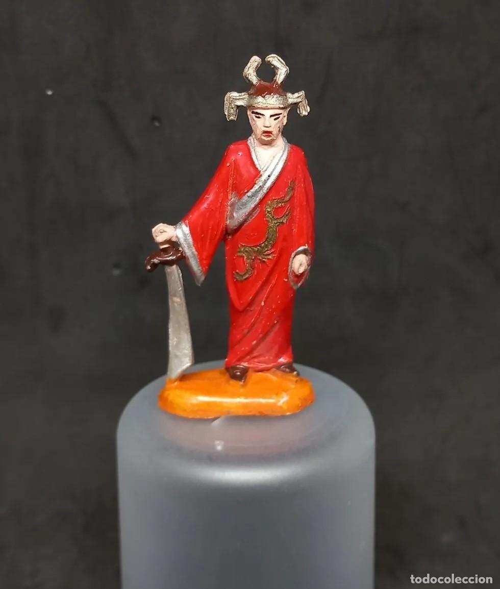 Figuras de goma y PVC: JECSAN CIRCO DIR Y DOR MAGO CHINO MANDAR&Iacute;N CON SABLE FIGURA GOMA +/- 7 CM A&Ntilde;OS 50-60 RTOY
