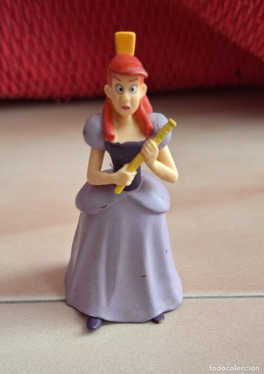 Figuras de goma y PVC: Figura pvc Anastasia tremaine cenicienta