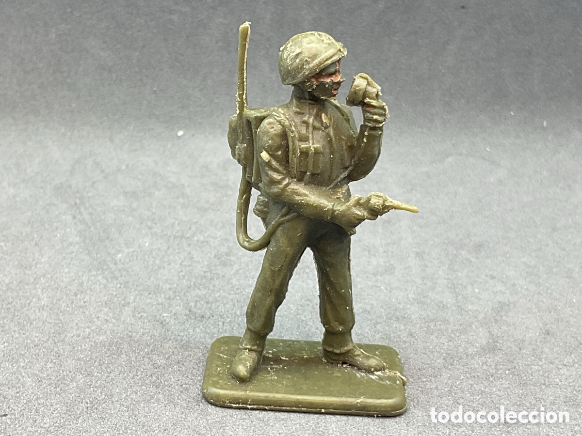 Figuras de goma y PVC: ANTIGUA FIGURA EN PLASTICO. OPERADOR DE TRANSMISIONES. MARCA CRESCENT TOY. MADE IN ENGLAND