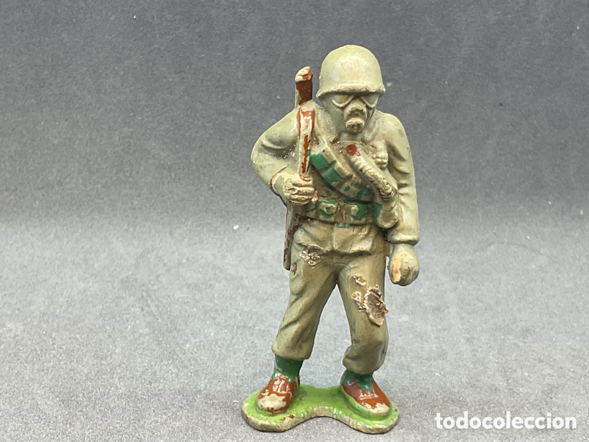 Figuras de goma y PVC: ANTIGUA FIGURA EN PLASTICO Y/O BAQUELITA. SOLDADO CON MASCARA DE GAS. MADE IN GERMANY.