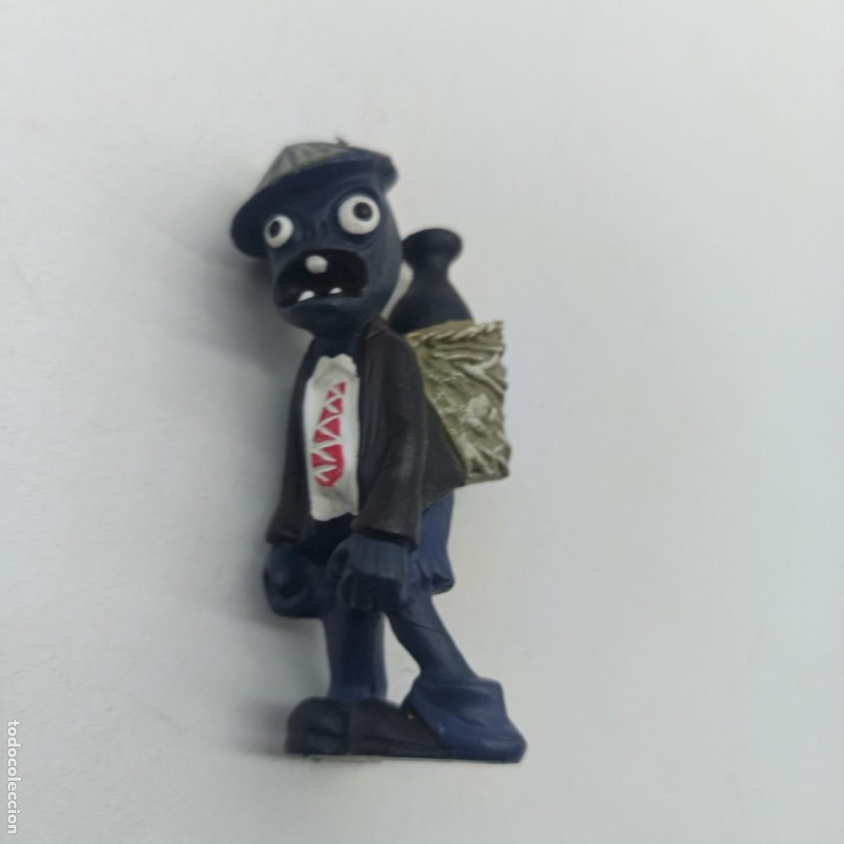 Figuras de goma y PVC: Figura Zombi con canasto &ndash; Plants vs. Zombies &ndash; PVC