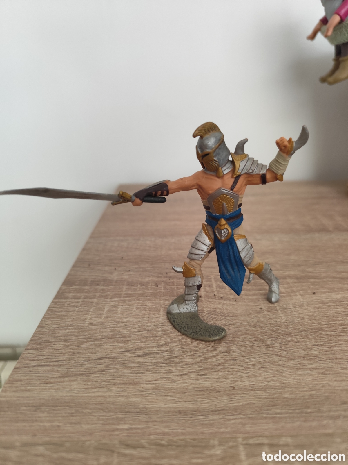 Figuras de goma y PVC: Gladiador schleich como nuevo