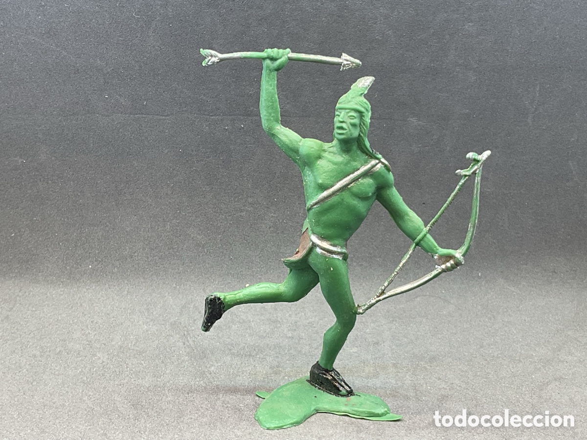 Figuras de goma Kinder: ANTIGUA FIGURA EN PLASTICO DE GUERRERO INDIO.