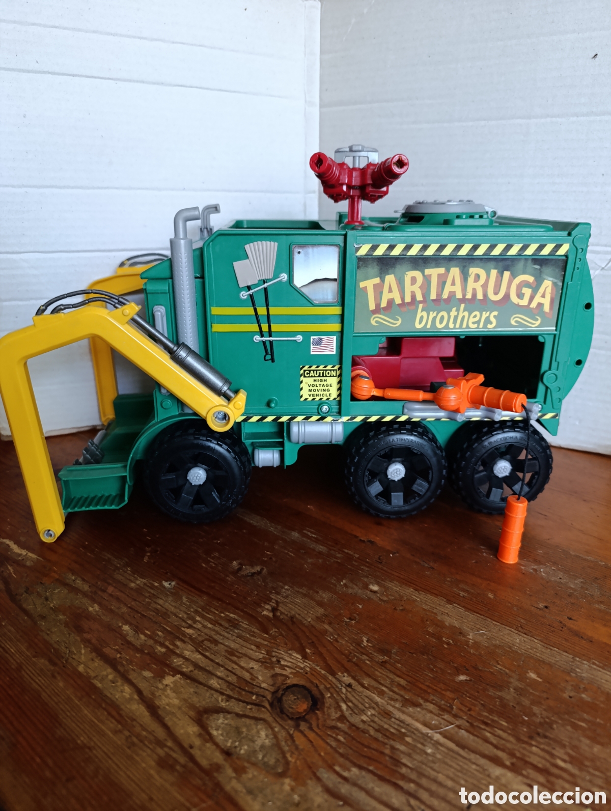 Figuras de goma y PVC: CAMION DE BASURA,TORTUGAS NINJA-2015.