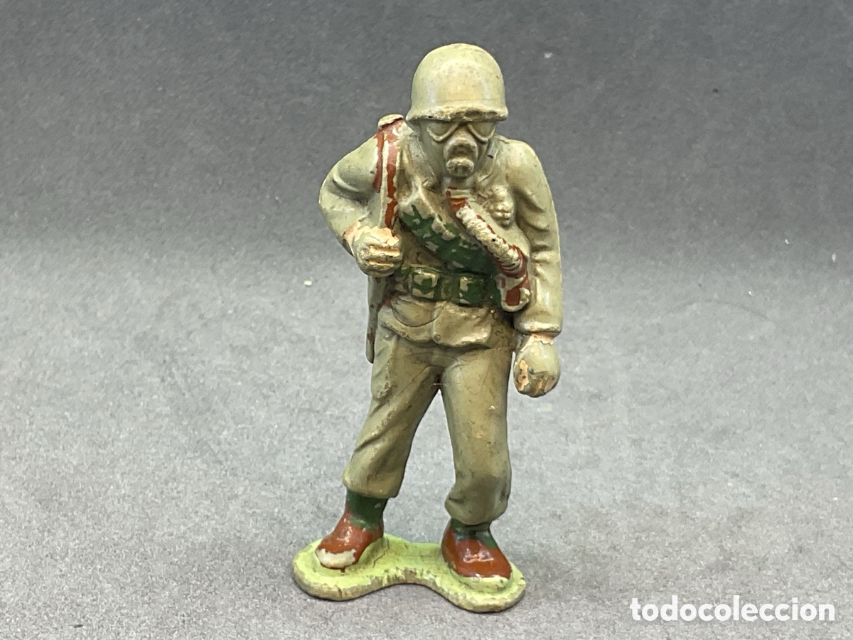 Figuras de goma y PVC: ANTIGUA FIGURA EN PL&Aacute;STICO Y/O BAQUELITA. SOLDADO CON MASCARA DE GAS. MADE IN GERMANY