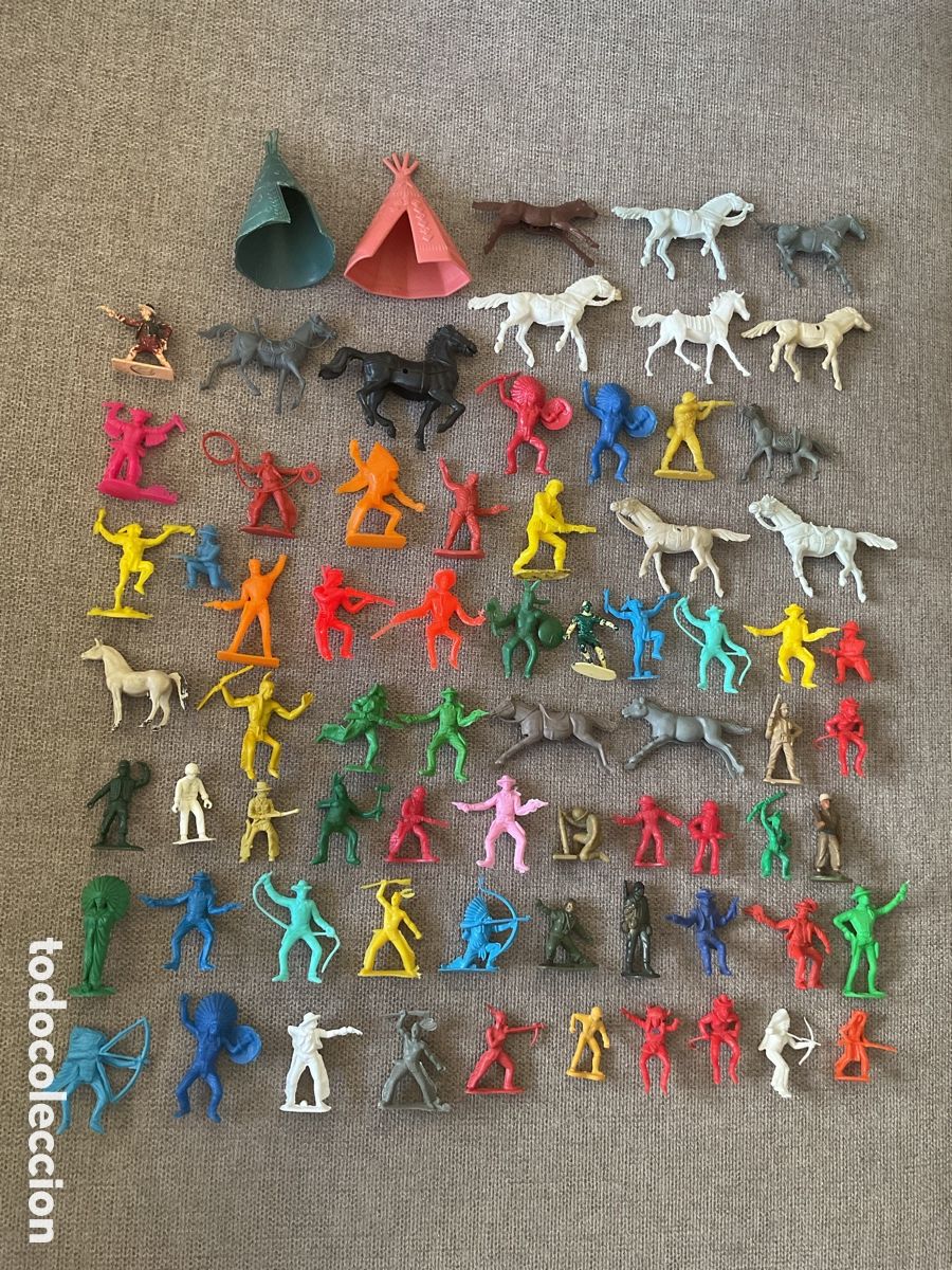 Figuras de goma y PVC: LOTE DE ANTIGUAS FIGURAS EN PLASTICO. INDIOS, COWBOYS, CABALLOS, SOLDADOS, ETC