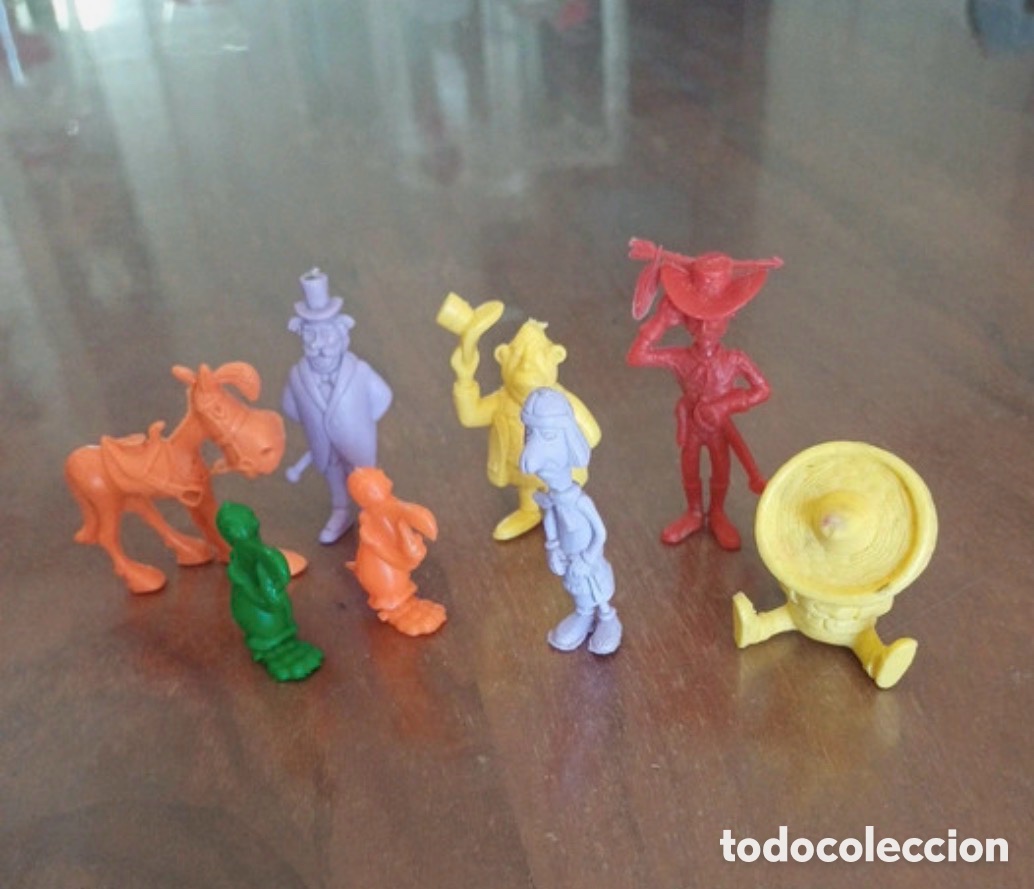 Figuras de goma y PVC: Lote de figuras Lucky Luke Dunkin o similar