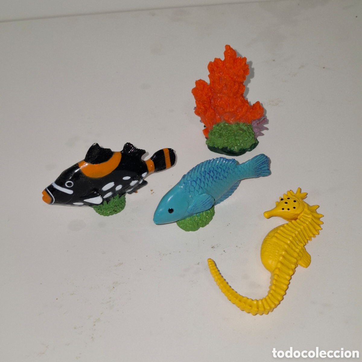 Figuras de goma y PVC: FIGURAS DE PLASTICO A&Ntilde;OS 70 PECES PEZ CABALLITO DE MAR CORAL