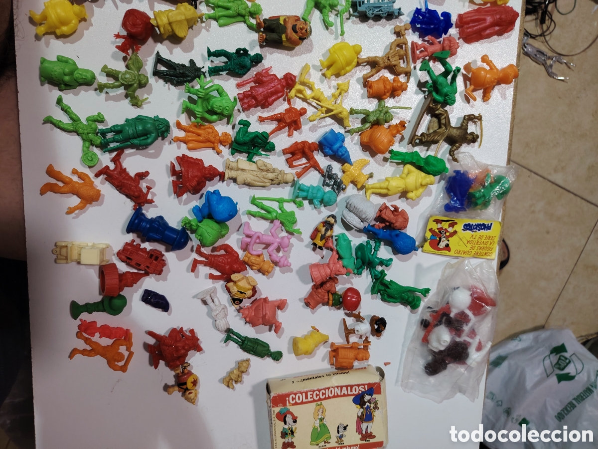 Figuras de goma y PVC: Colecci&oacute;n de 400 figuras dunkin phoskitos