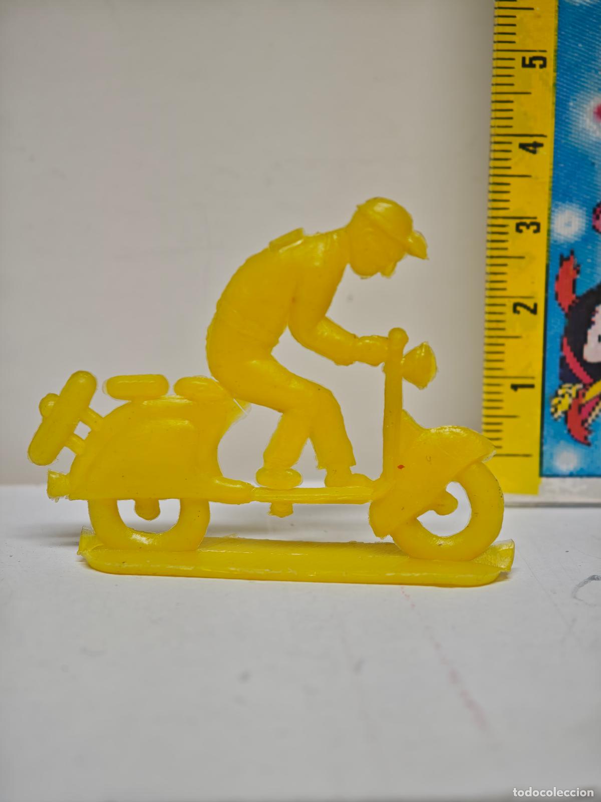 Figuras de goma y PVC: ANTIGUA FIGURA MOTO VESPA A&Ntilde;OS 90