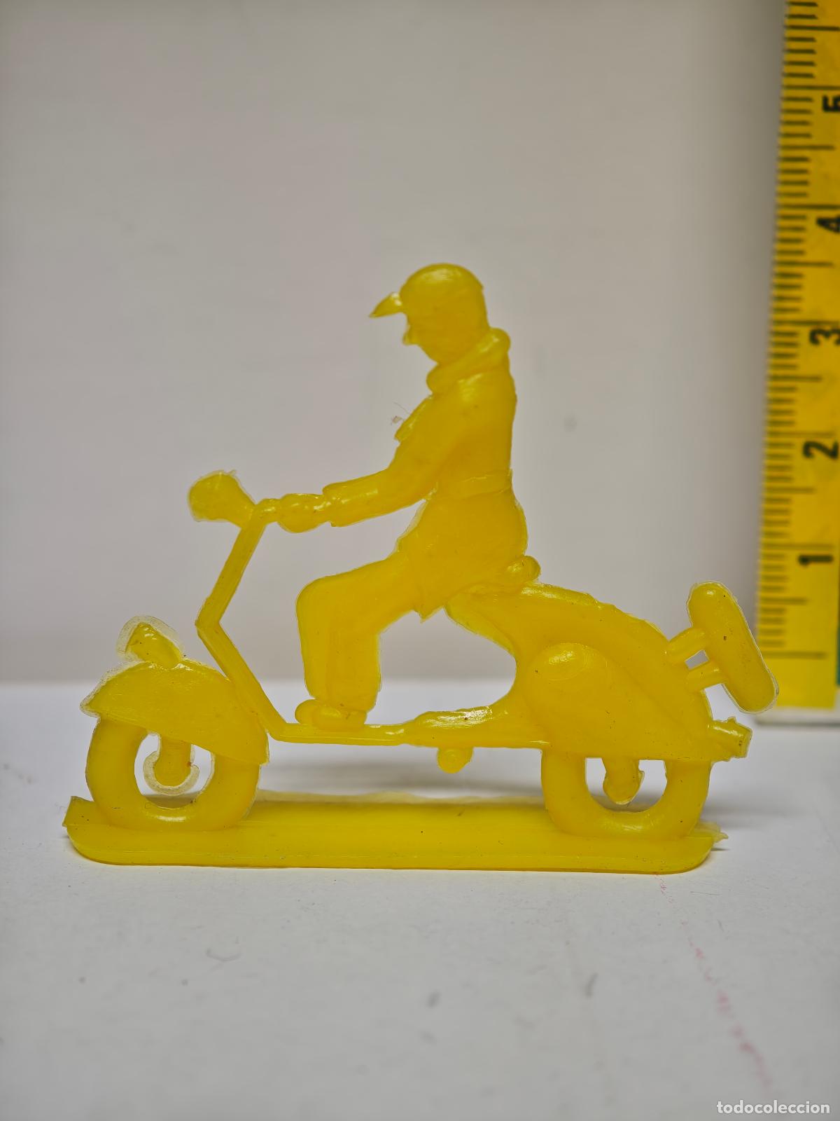 Figuras de goma y PVC: ANTIGUA FIGURA MOTO VESPA A&Ntilde;OS 90