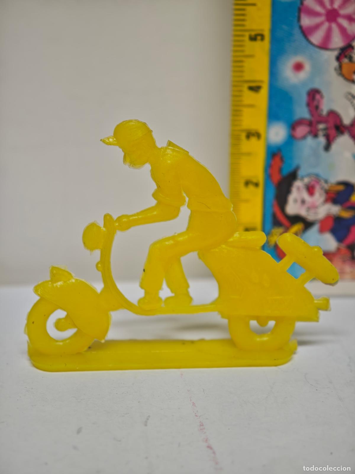 Figuras de goma y PVC: ANTIGUA FIGURA MOTO VESPA A&Ntilde;OS 90