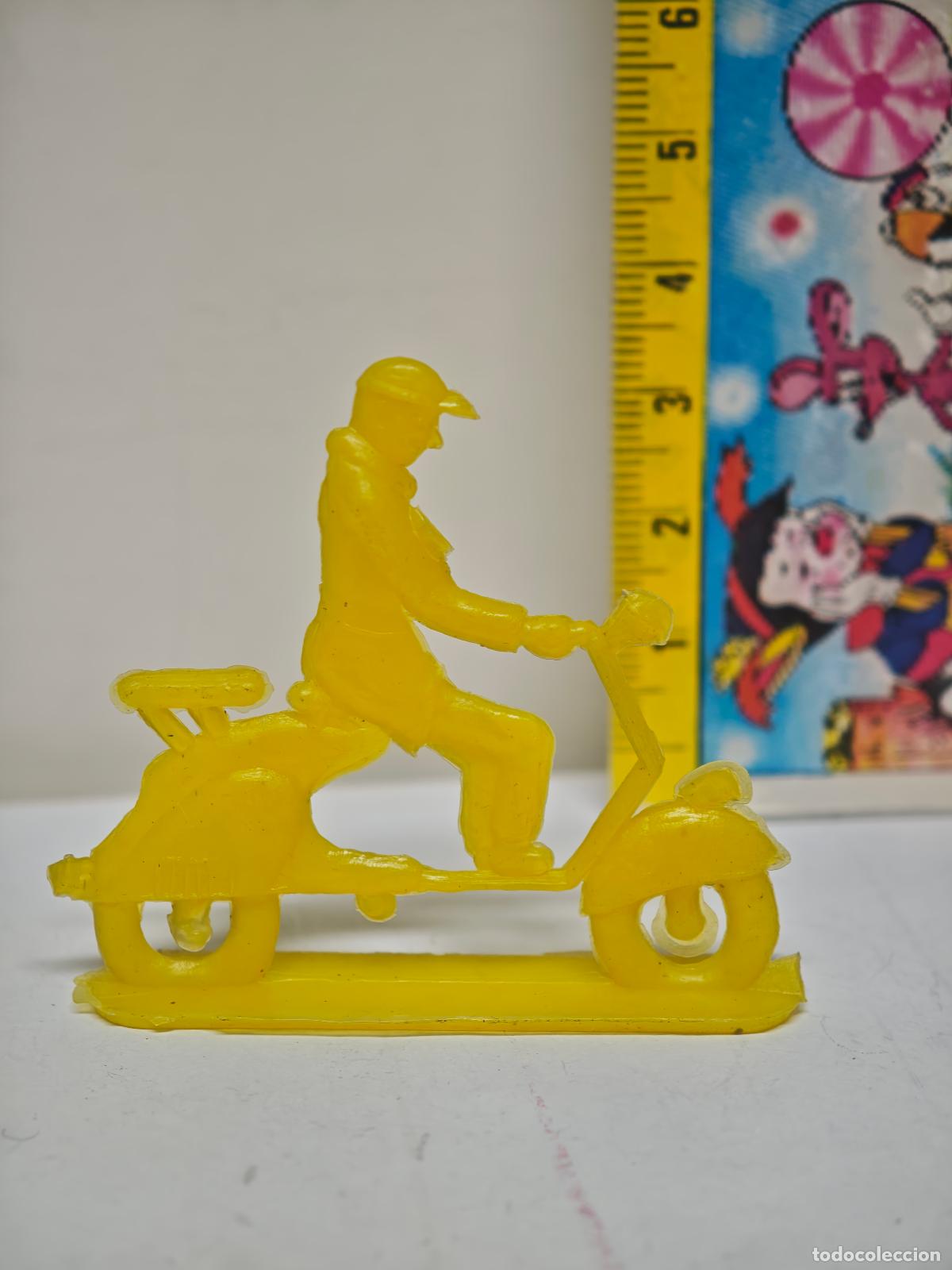 Figuras de goma y PVC: ANTIGUA FIGURA MOTO VESPA A&Ntilde;OS 90