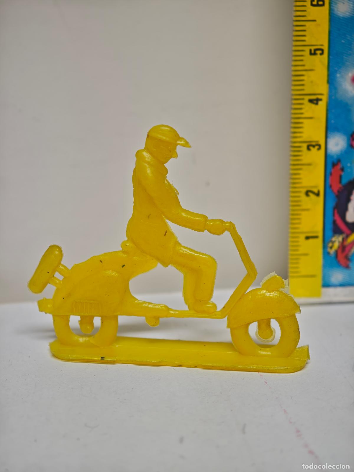 Figuras de goma y PVC: ANTIGUA FIGURA MOTO VESPA A&Ntilde;OS 90