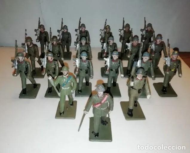 Figuras de goma y PVC: REAMSA 21 SOLDADOS INFANTERIA SERIE DESFILES A&Ntilde;OS 70'S NO SOLDIS RTOY