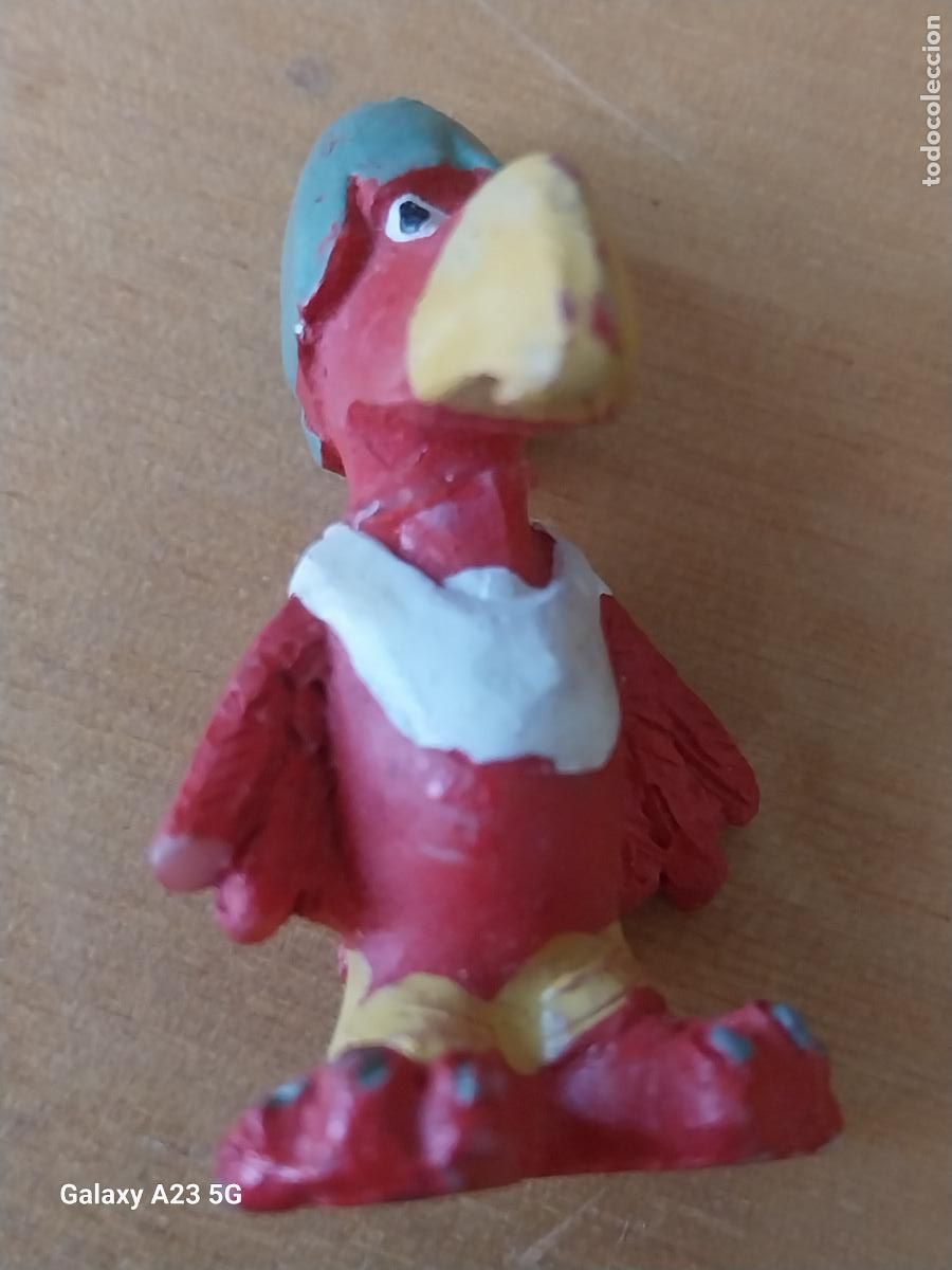 Figuras de goma Kinder: BUITRE SOLDADO FIGURA MONOBLOCK PINTADA A MANO KINDER PROMO CHOCOLATES O SIMILAR 3.6CMS ALTO