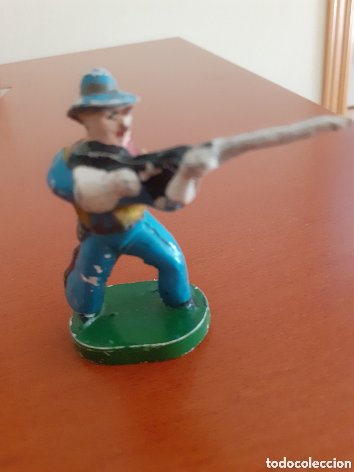 Figuras de goma y PVC: FIGURA VAQUERO DISPARANDO RIFLE MAIRZA,JECSAN,PECH.