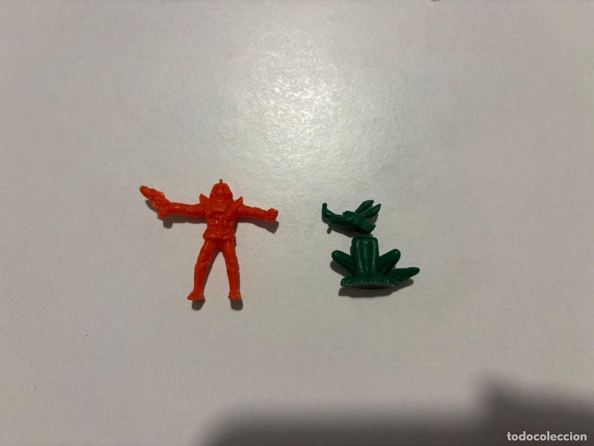 Figuras de goma y PVC: 2 FIGURAS DUNKIN PREMIUM, PERSONAJES POR IDENTIFICAR