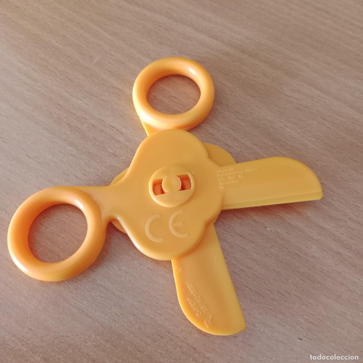 Figuras de goma y PVC: TIJERAS NARANJAS PVC DURO PARA PLASTILINA - PLAY-DOH - HASBRO - A&Ntilde;O 2023.