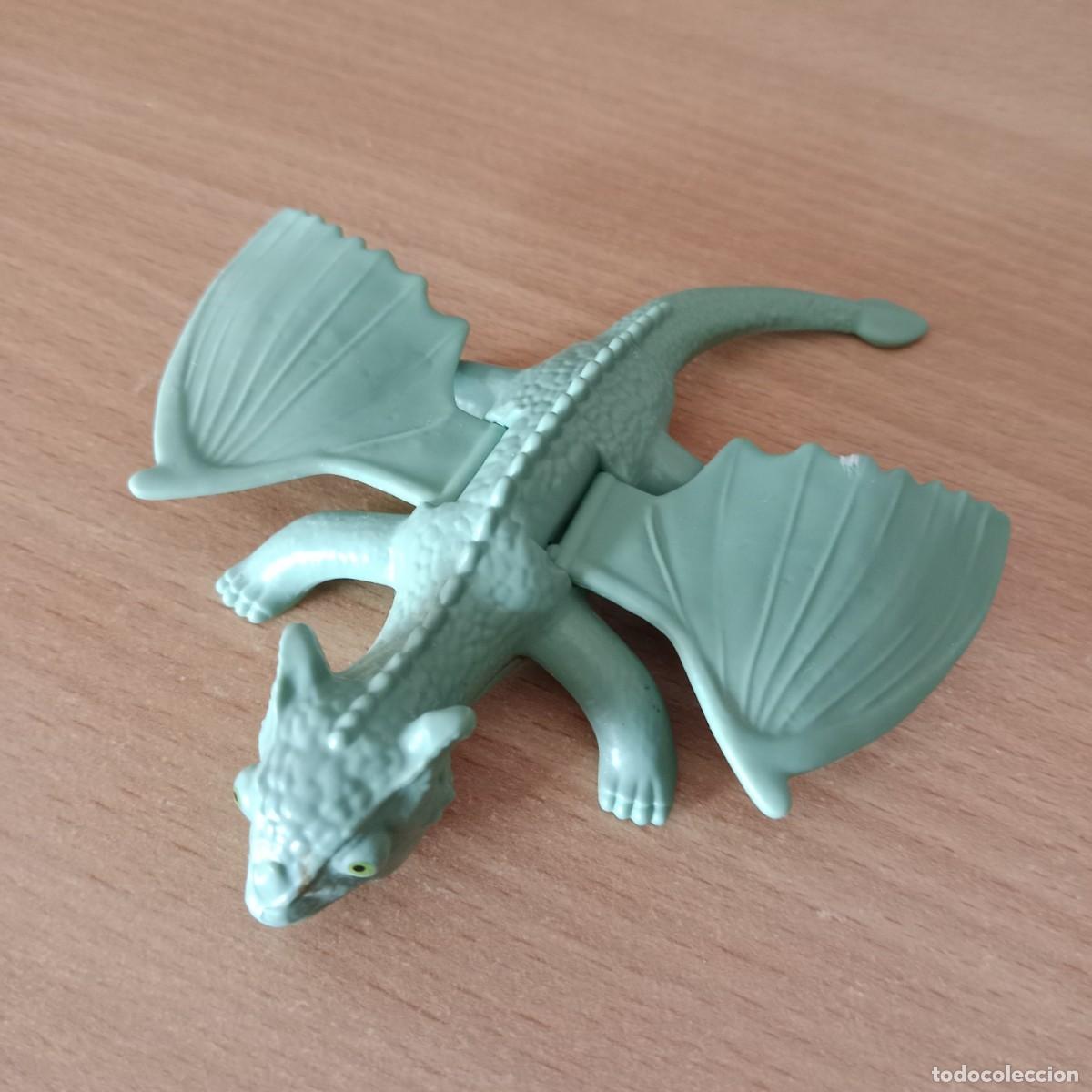Figuras de goma y PVC: DRAG&Oacute;N - FIGURA PVC DURO CON RUEDAS INFERIORES - BURGER KING - A&Ntilde;O 2024.