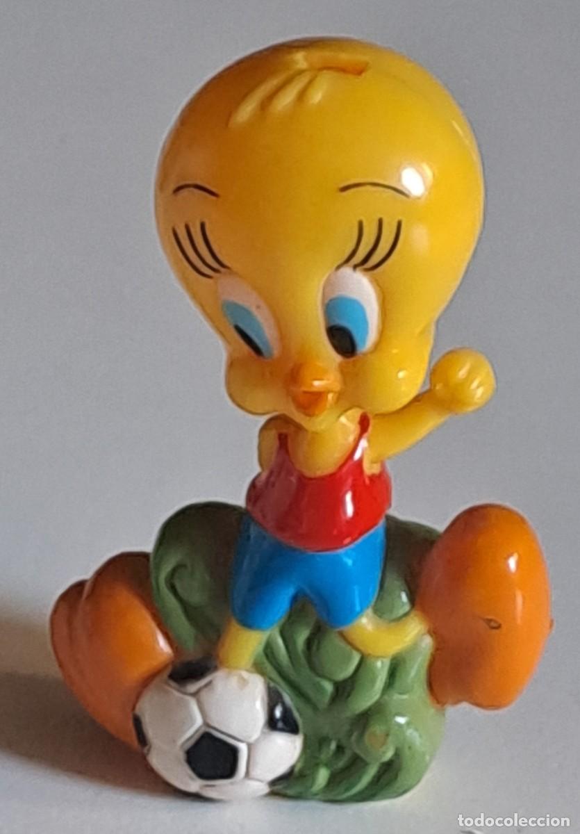 Figuras de goma y PVC: PIOLIN FUTBOLISTA LOONEY TUNES (6 cm)