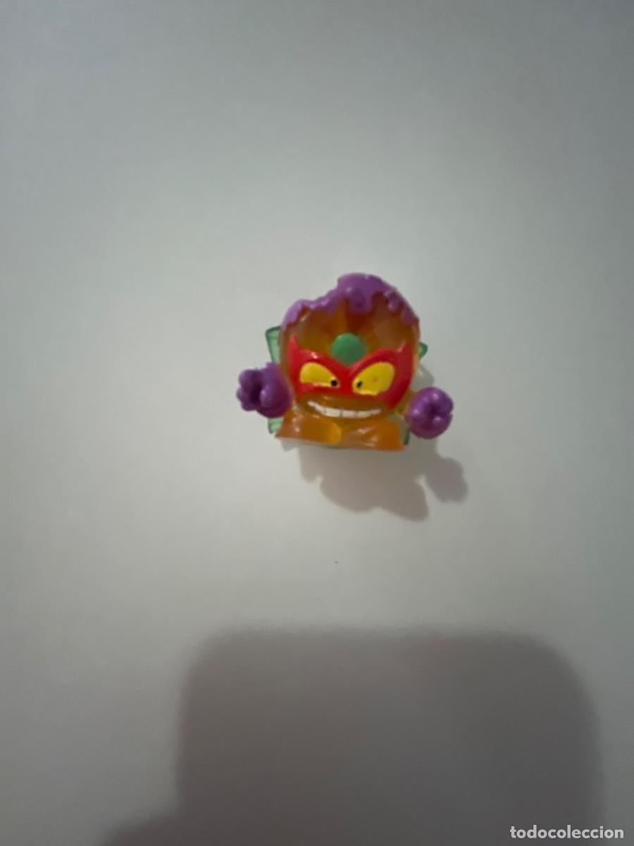 Figuras de goma y PVC: Superthing donny 643 serie 9