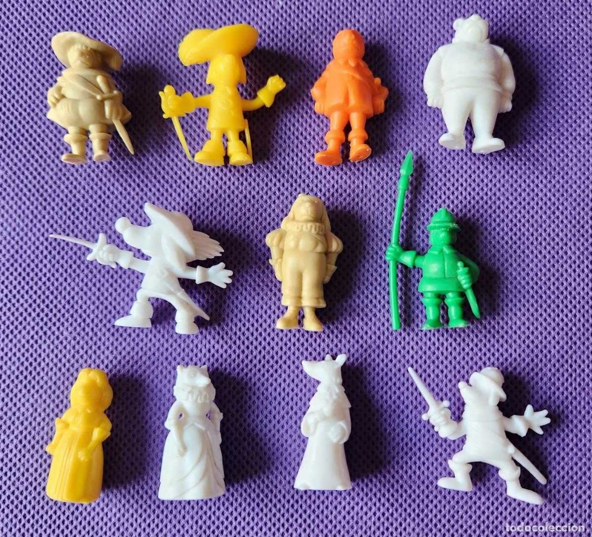 Figuras de goma y PVC: DARTACAN Y LOS TRES MOSQUEPERROS lote de 11 miniaturas Poshkitos / dunkin MONOCROMATICAS