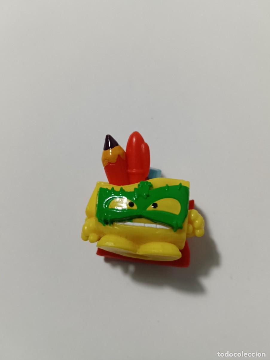 Figuras de goma y PVC: Superthing open case 686 serie 9