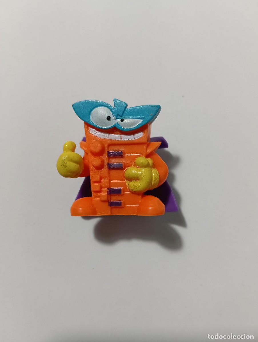 Figuras de goma y PVC: Superthing powerboard 657 serie 9