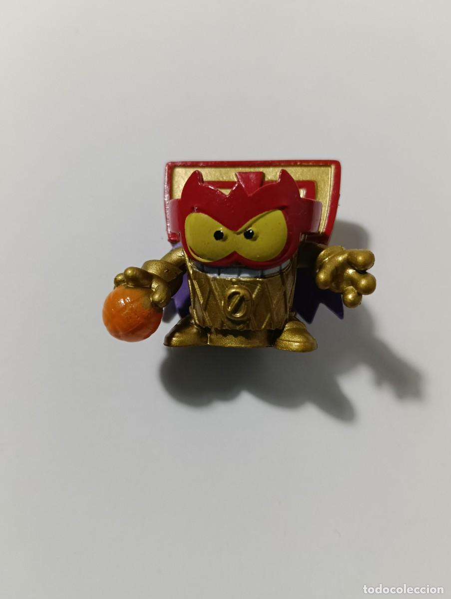 Gummi- und PVC-Figuren: Superthing hoops V67 serie 16