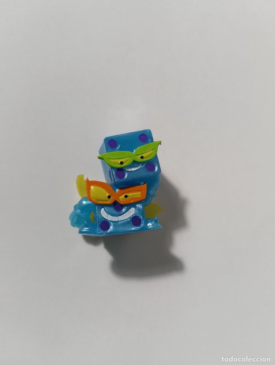Figuras de goma y PVC: Superthing dot & point V61A s&egrave;rie 16